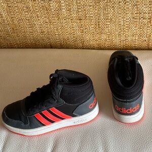 ADIDAS 3-Stripes Boys/Girls Hight Top Sneakers Size US 13K, FR 31, lightly wore